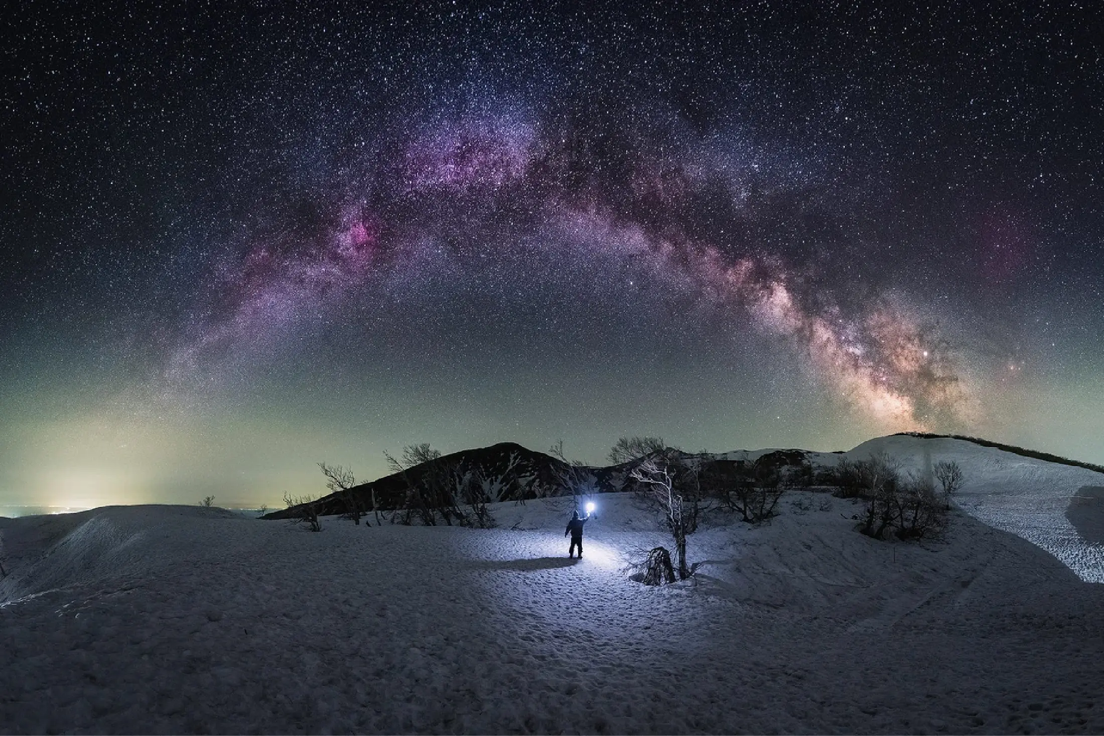 鳥海山の星空 © ATSUSHI OGAWA 一般社団法人AkitaAsters(アキタアスターズ)